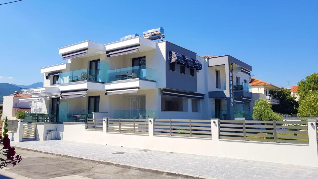 Albatros Luxury Suites Vrasná Exterior foto